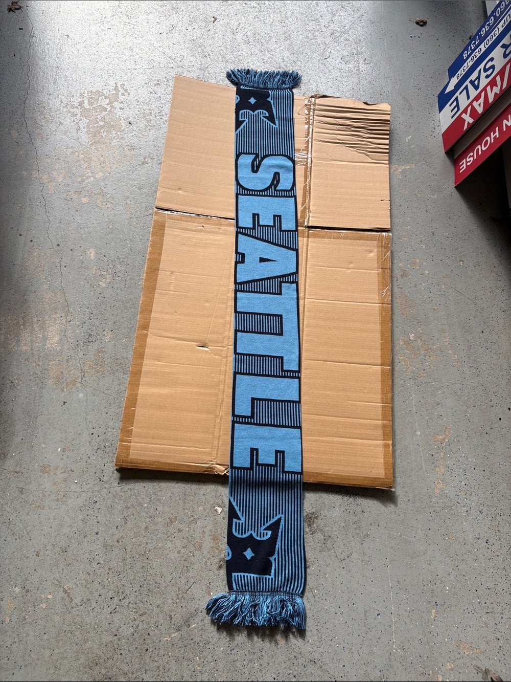 SEATTLE Reign FC Soccer Fan Scarf in Navy and Light Blue